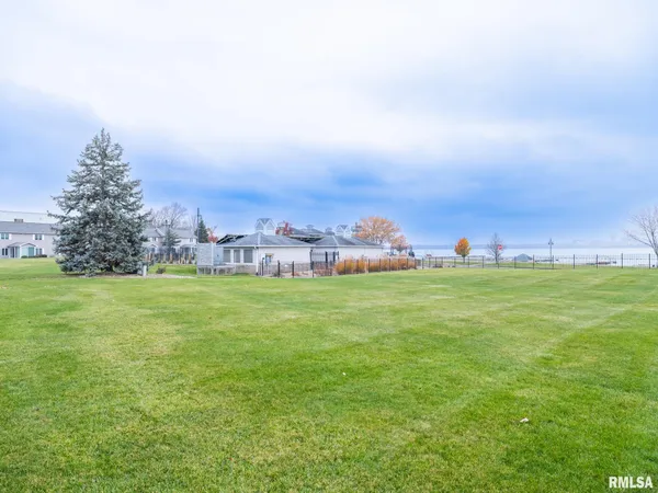 $365,000 | 414 Harbor Pointe Drive, East Peoria, IL 61611