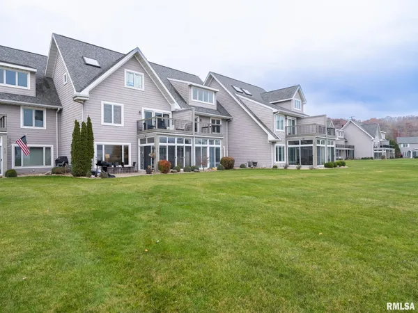 $365,000 | 414 Harbor Pointe Drive, East Peoria, IL 61611