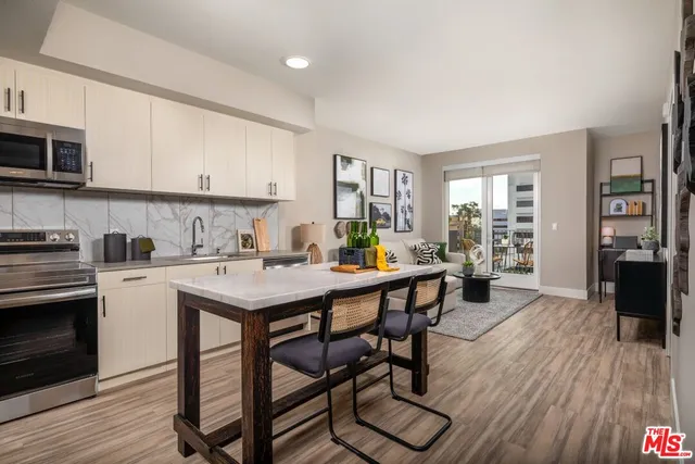 $2,899 | 201 North La Brea Avenue, Unit 413, Inglewood, CA 90301