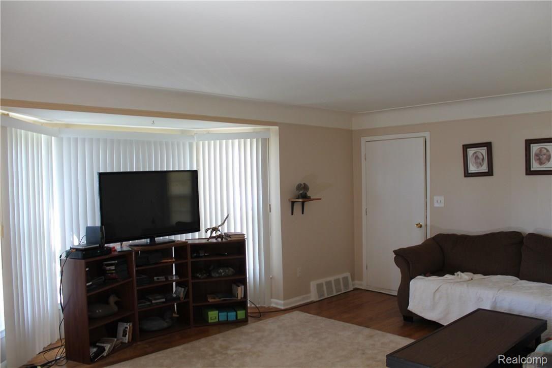 37246 Ryan Road Sterling Heights, MI 48310 - Photo 8 of 11 IMG_0150.jpg
