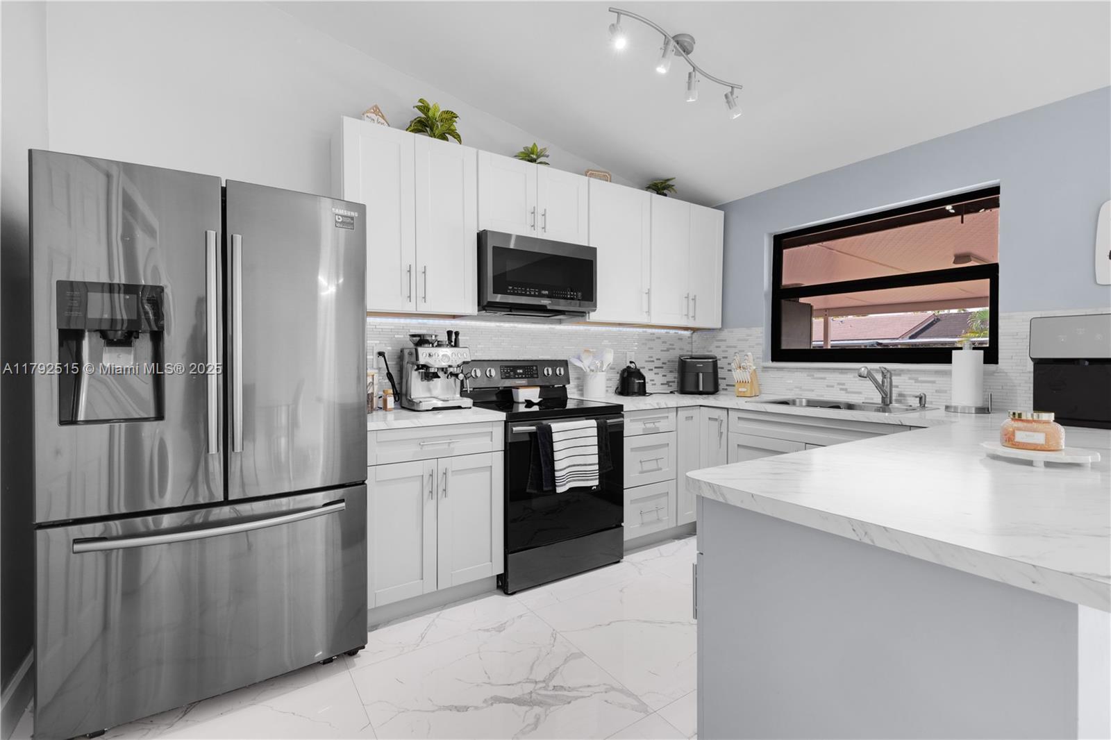 14712 Southwest 84th Terrace Miami, FL 33193 - Photo 19 of 28