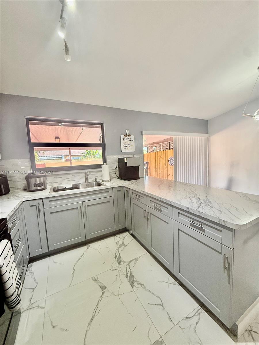14712 Southwest 84th Terrace Miami, FL 33193 - Photo 5 of 28