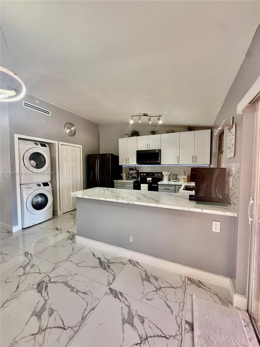 14712 Southwest 84th Terrace Miami, FL 33193 - Photo 6 of 28