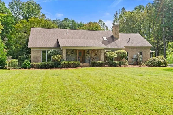 $865,000 | 8324 Meadows Road, Oak Ridge, NC 27310