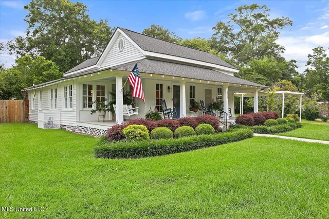 $255,000 | 322 2nd Avenue Northwest, Magee, MS 39111