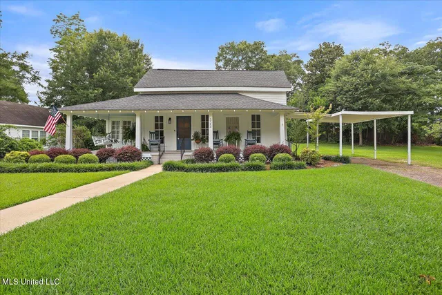 $255,000 | 322 2nd Avenue Northwest, Magee, MS 39111