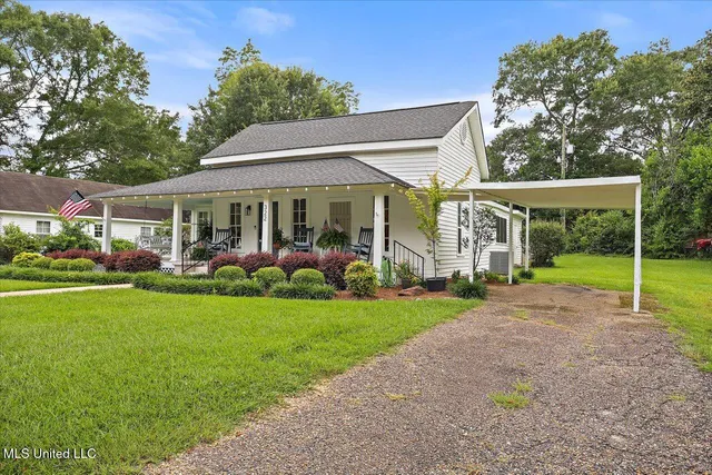 $255,000 | 322 2nd Avenue Northwest, Magee, MS 39111