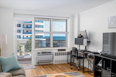 $478,999 | 410 East Broadway, Unit 4C, Long Beach, NY 11561