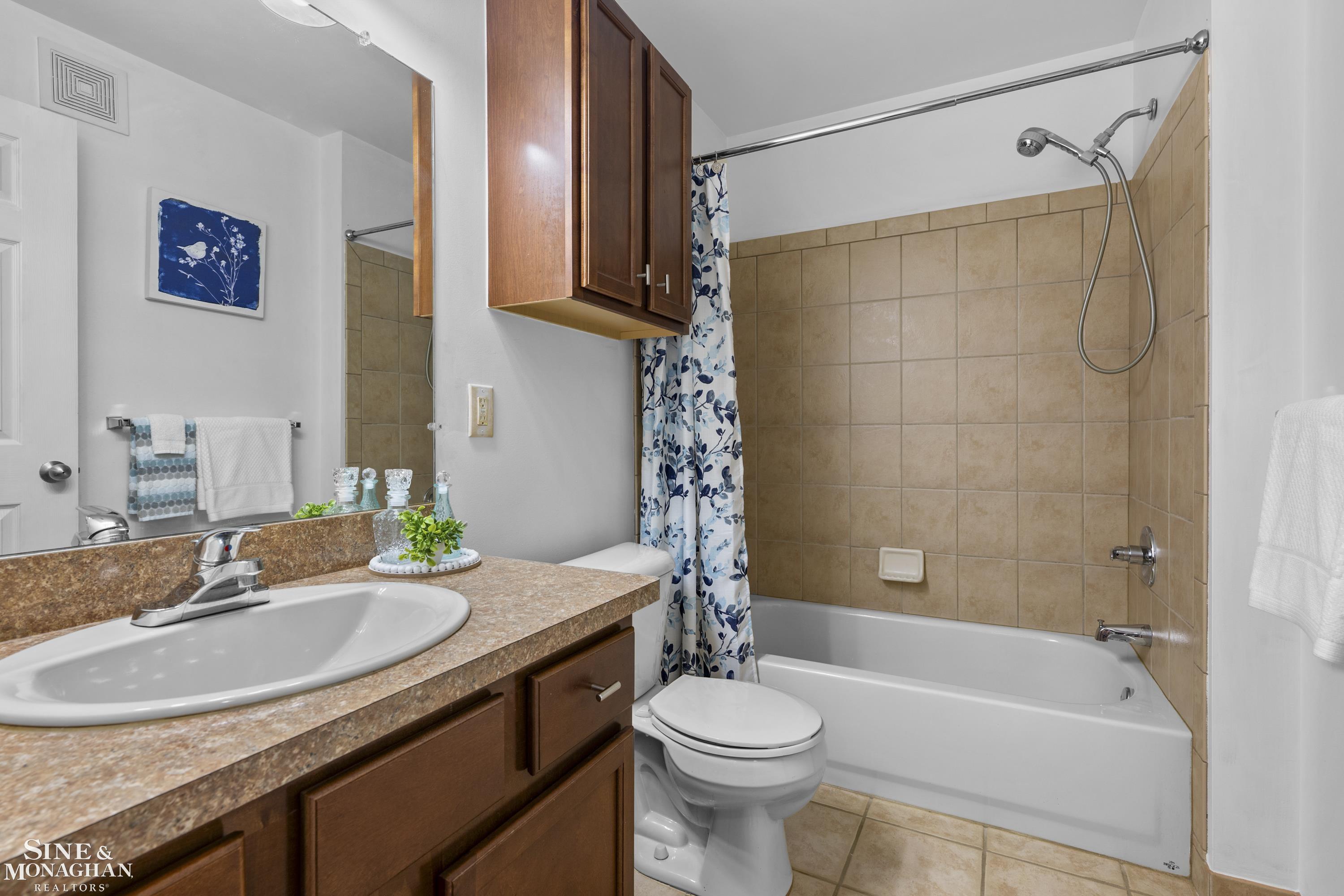 29981 Fox Run Circle Warren, MI 48092 - Photo 29 of 34 50213994-ab123f9d-5447-4c8b-ad2e-050999f1c328.JPG