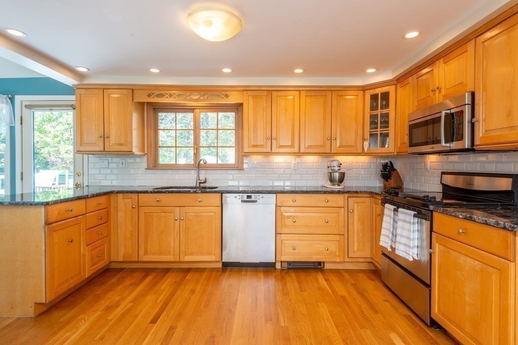 17 Wentworth Road Reading, MA 01867 - Photo 9 of 26 Gallery Image 9