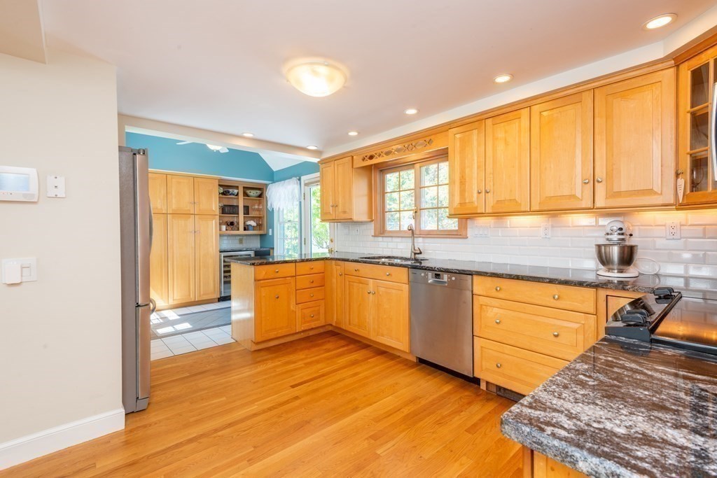 17 Wentworth Road Reading, MA 01867 - Photo 10 of 26 Gallery Image 10