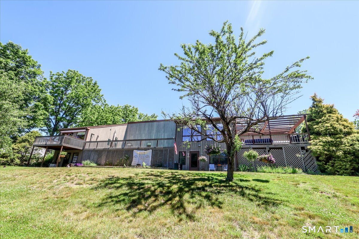 31 Pole Bridge Road Newtown, CT 06482 - Photo 29 of 40