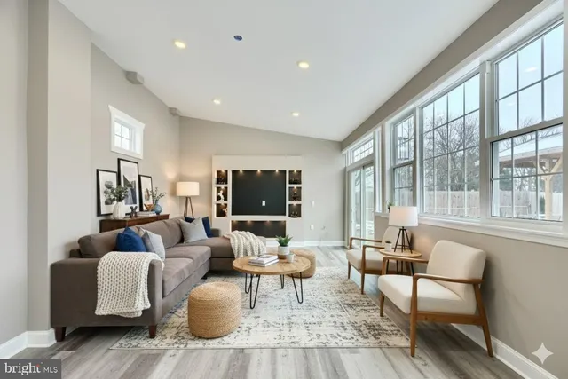 a view of livingroom with hardwood