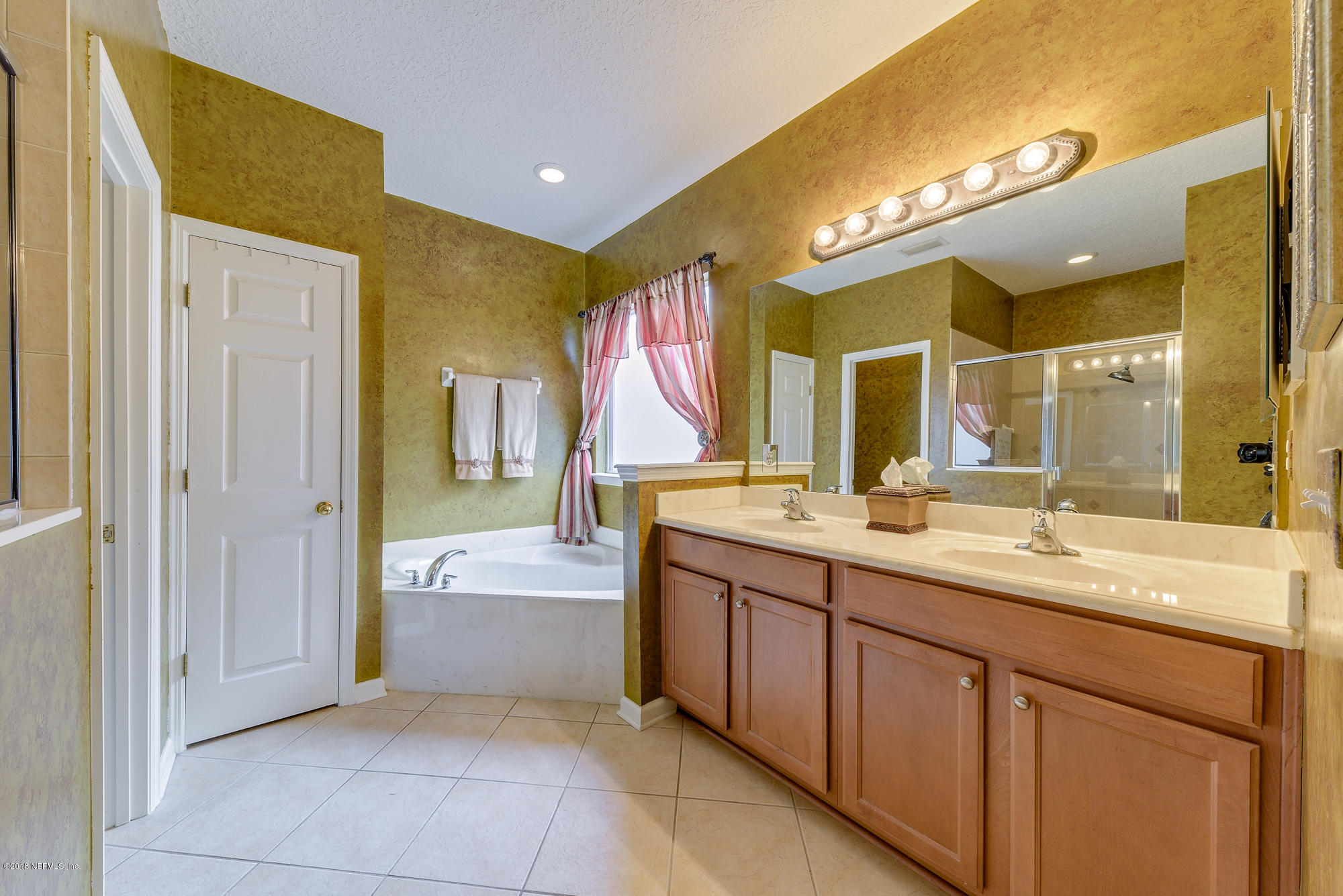 14566 Millhopper Road Jacksonville, FL 32258 - Photo 14 of 31 Garden Bath