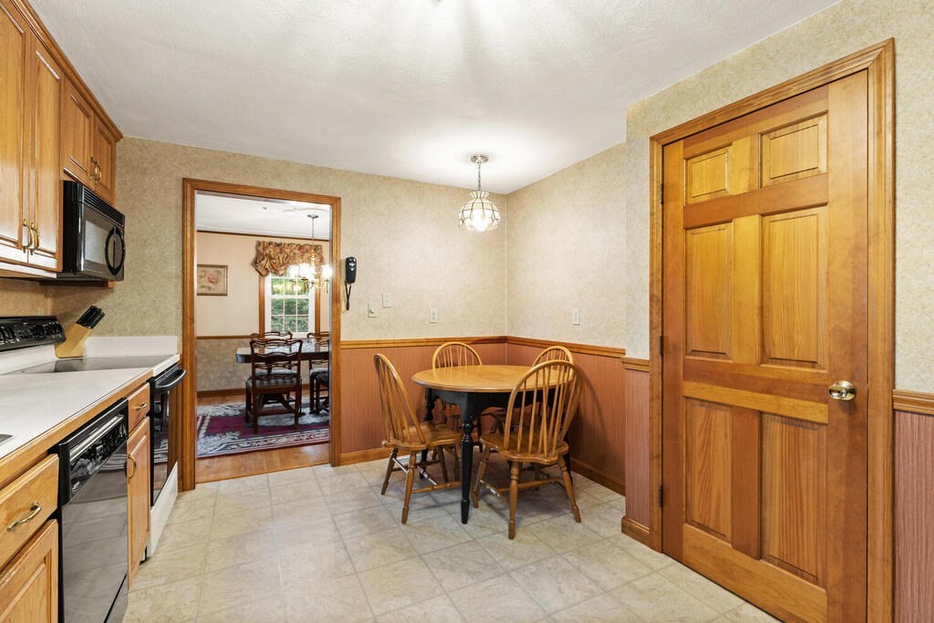 1 Robbin Road Canton, MA 02021 - Photo 26 of 40 a workspace with furniture and a window