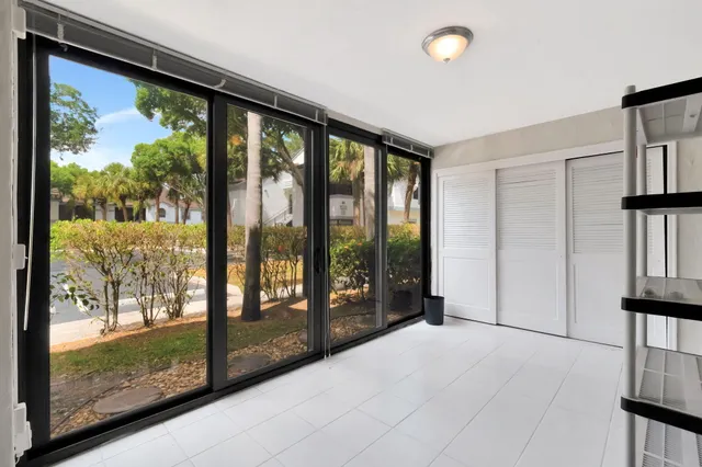 a view of an entryway with livingroom