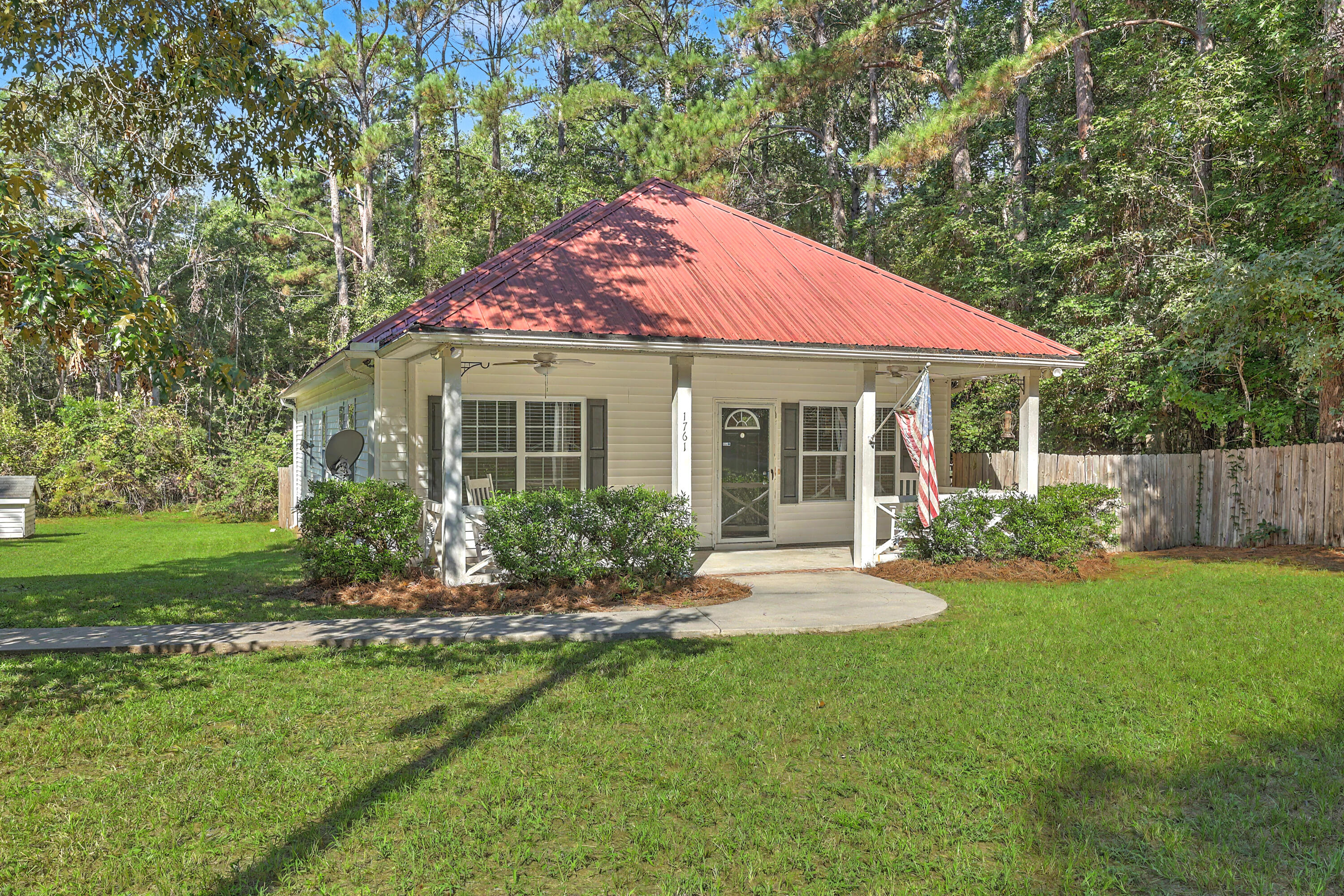 1761 Kenwood Road Manning, SC 29102 - Photo 3 of 37 ZYN_6301_2_3_4_5_6_7