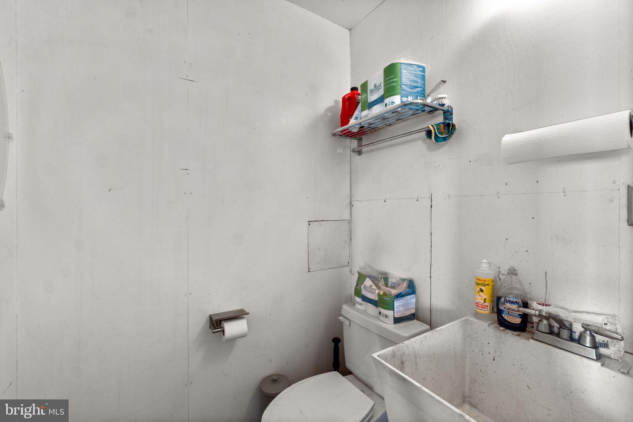 10140 Lenhart Road Frederick, MD 21701 - Photo 42 of 47 Half bath in Garage