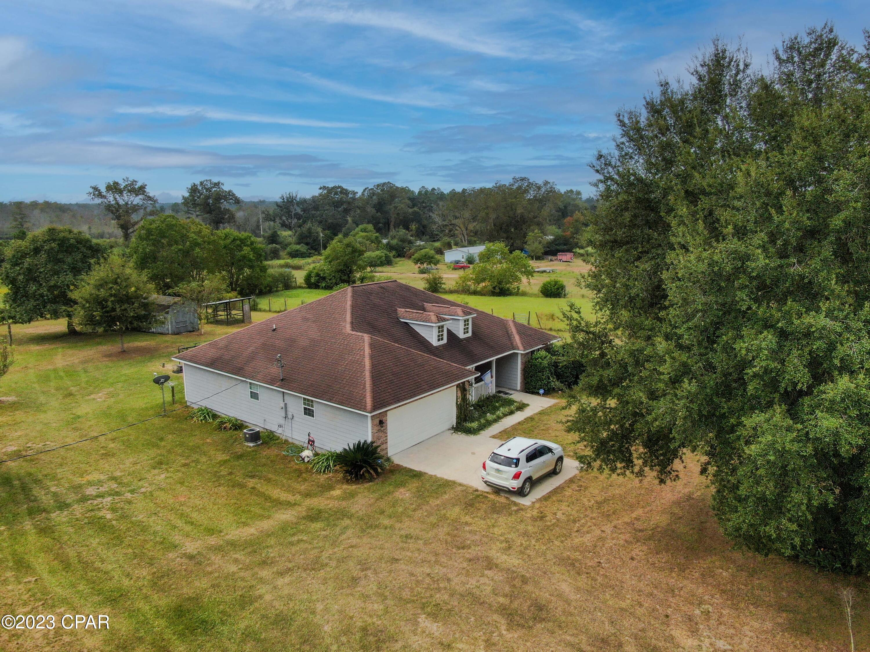 4019 Comanche Road Caryville, FL 32427 - Photo 32 of 40