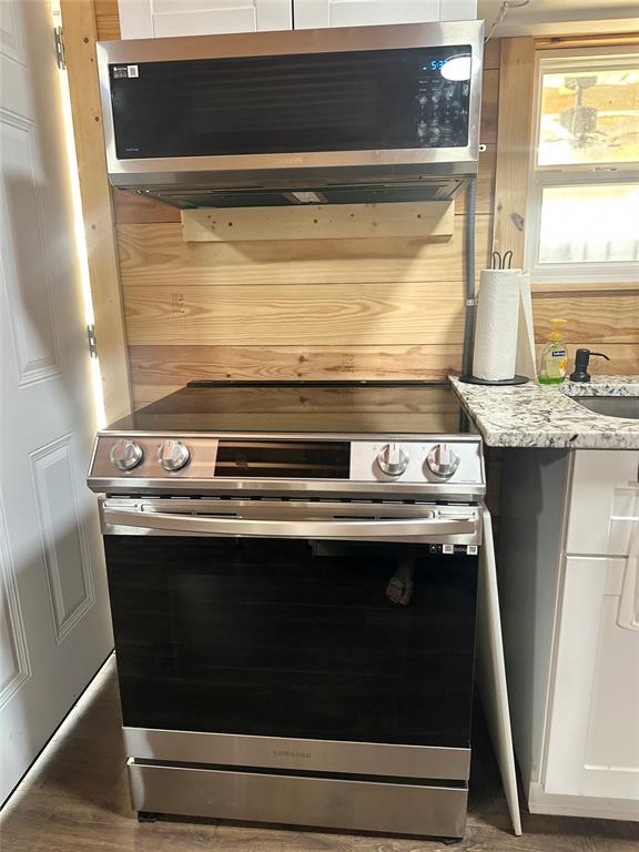 191 Cherry Lane Streetman, TX 75859 - Photo 15 of 40 a stove top oven sitting inside of a kitchen