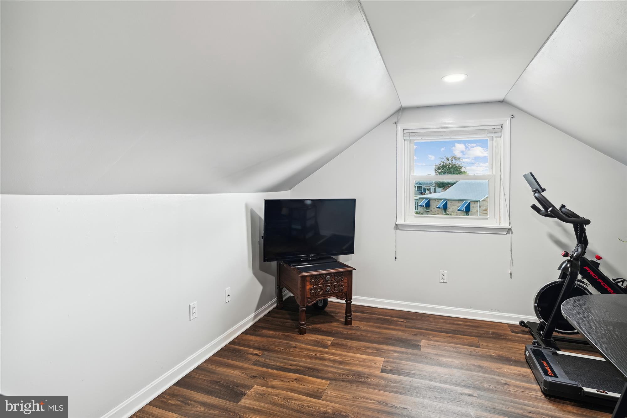 1235 Willow Road Dundalk, MD 21222 - Photo 16 of 22 Upstairs Room 2