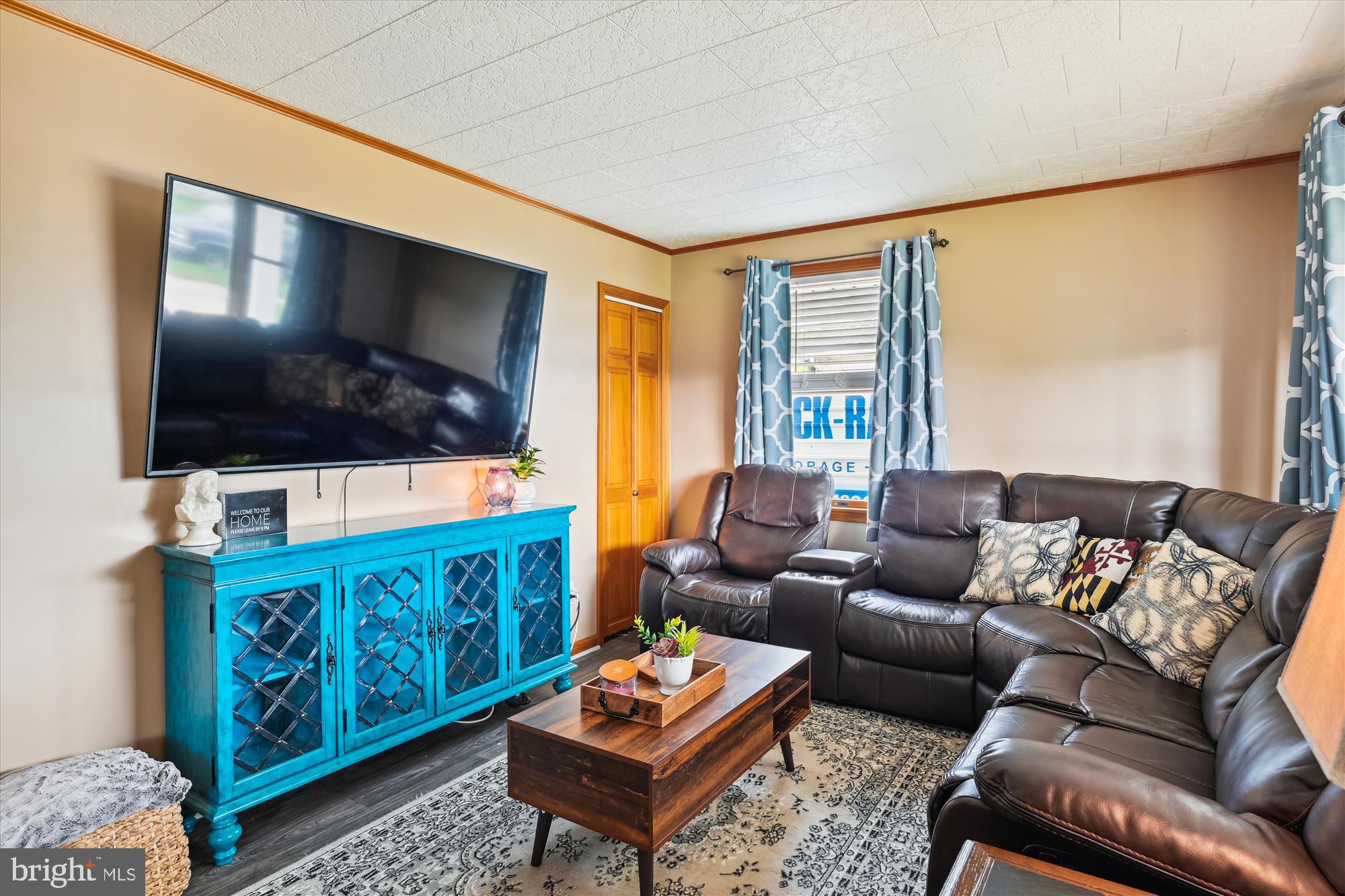 1235 Willow Road Dundalk, MD 21222 - Photo 3 of 22 Living Room