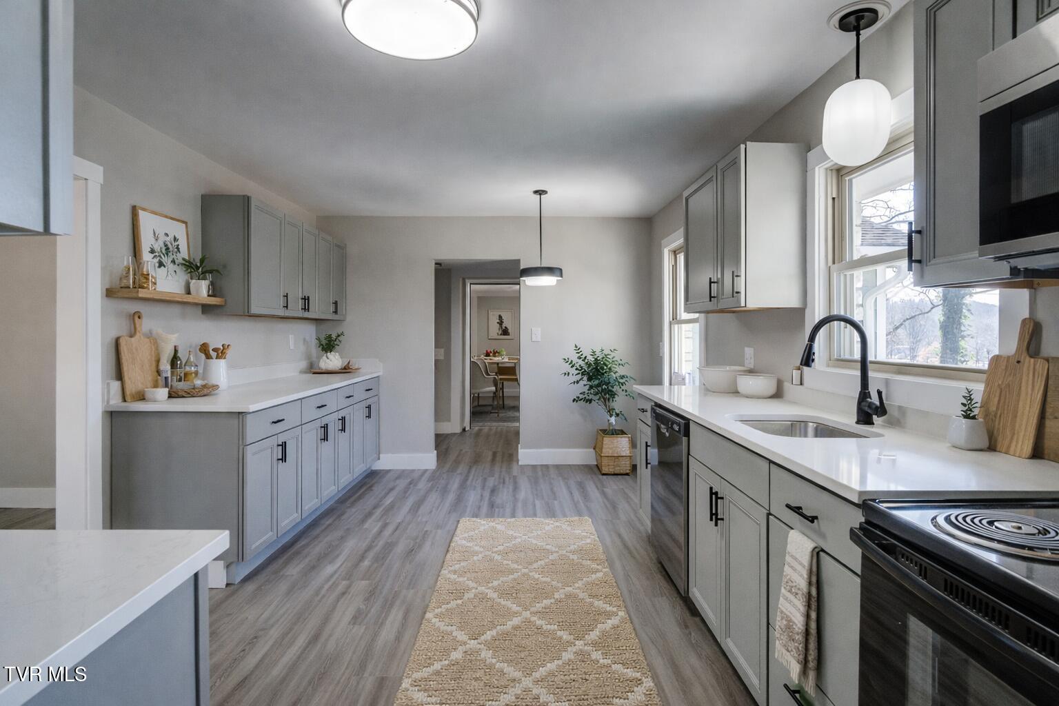 4407 Mitchell Road Kingsport, TN 37664 - Photo 14 of 67 Staged with an AI for an example