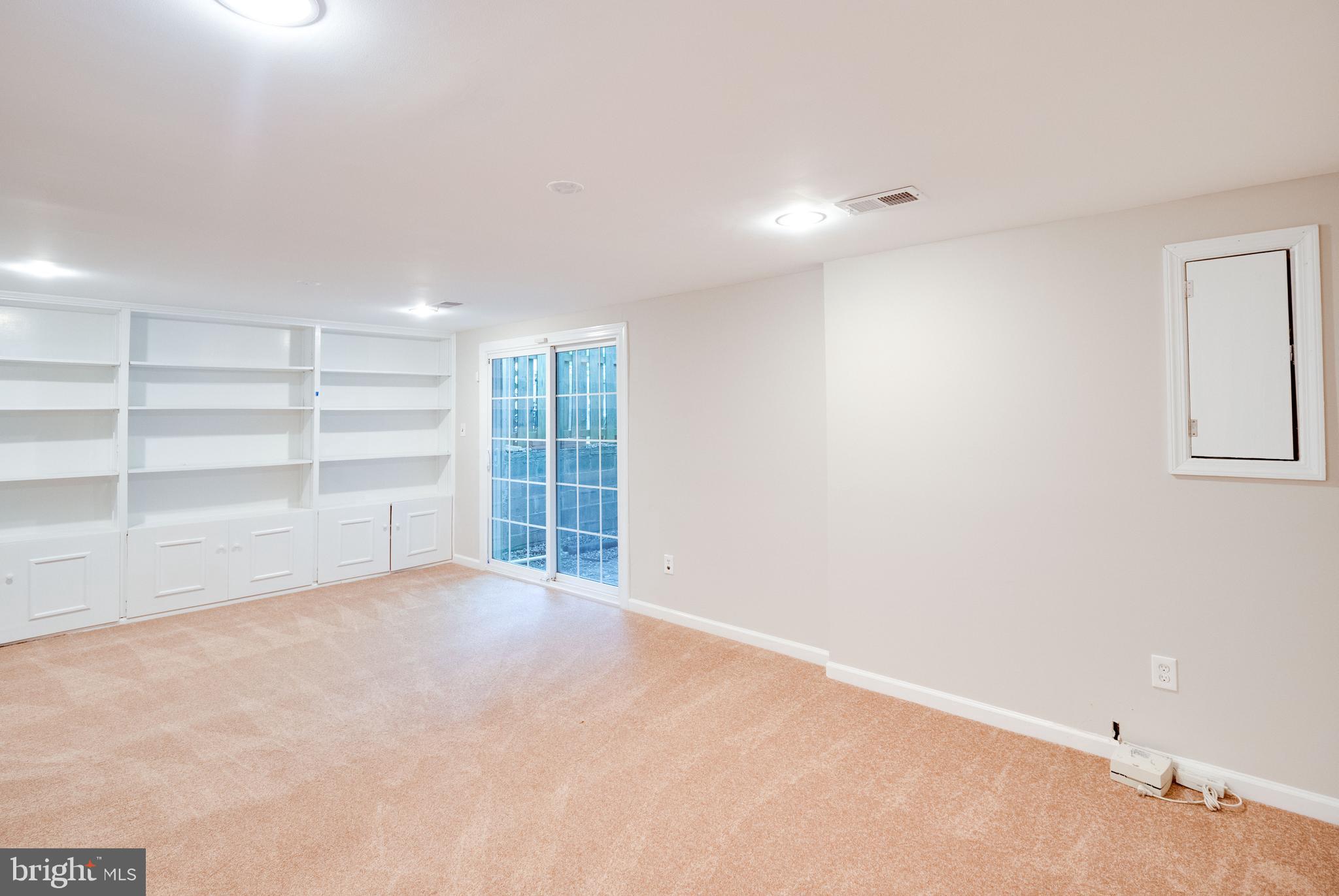 8352 Luce Court Springfield, VA 22153 - Photo 33 of 48 Plenty of room for your friends to watch the game!