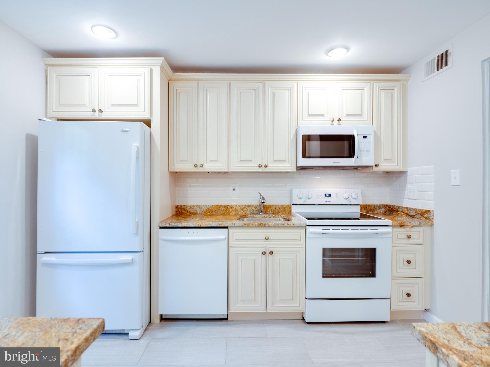 8352 Luce Court Springfield, VA 22153 - Photo 7 of 48 White appliances and cabinets!