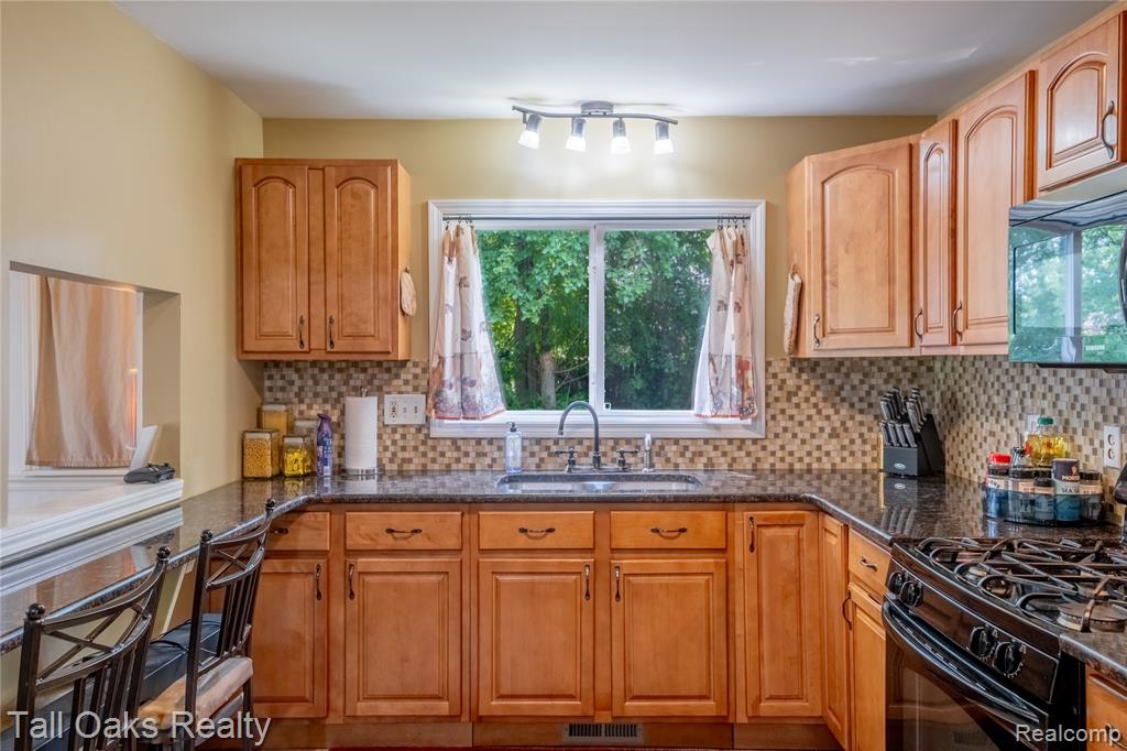 5059 Coldwater Road Flint, MI 48504 - Photo 9 of 14