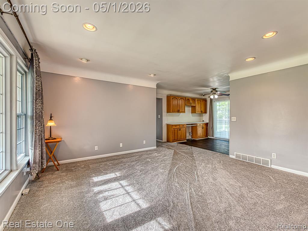 18338 Olmstead Riverview, MI 48193 - Photo 3 of 28