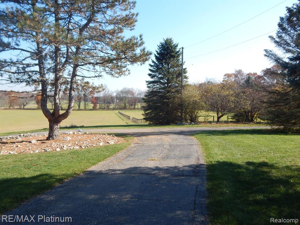 3825 North Hickory Ridge Road Highland, MI 48357 - Photo 10 of 80