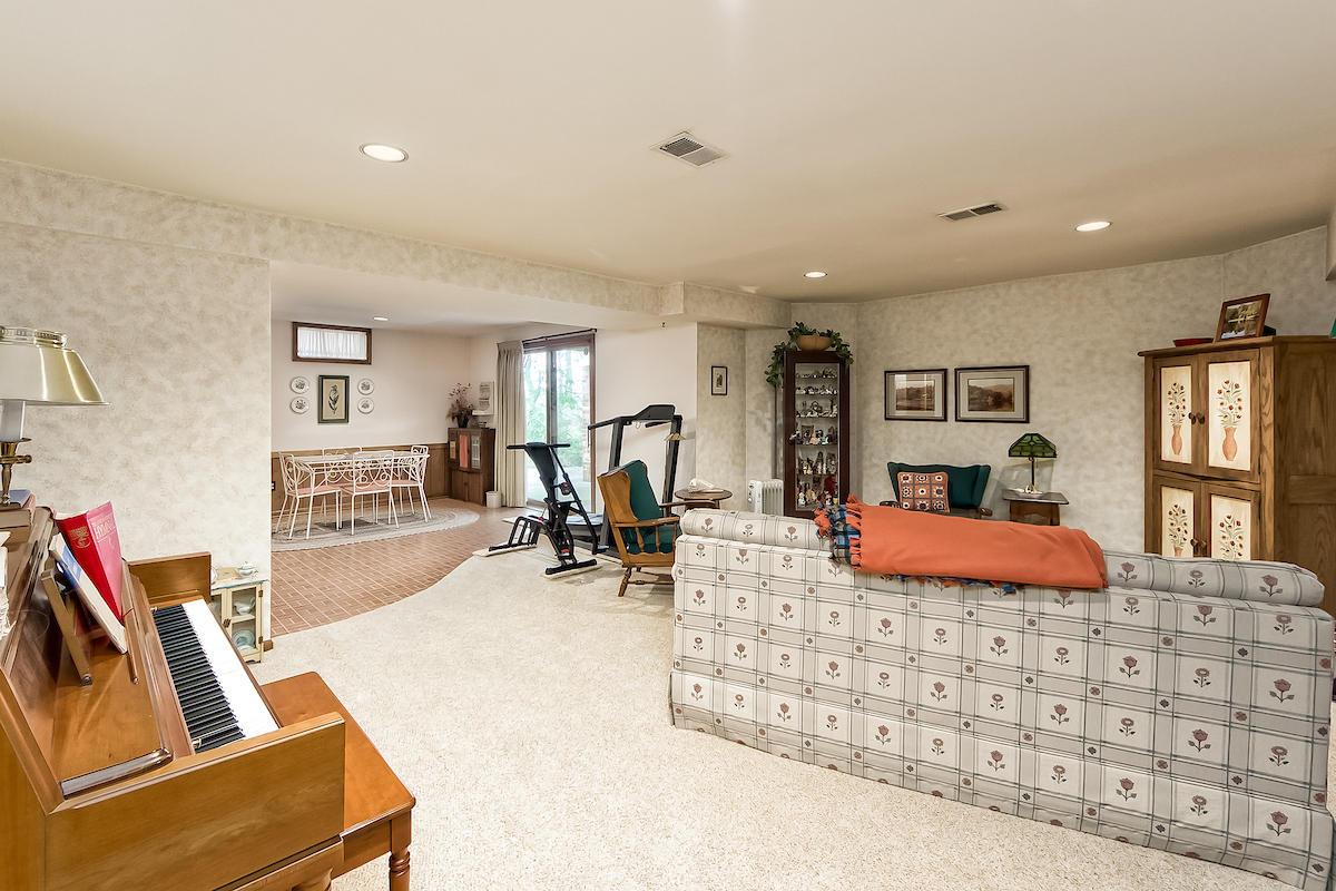 1427 Roxbury Road, Unit E Columbus, OH 43212 - Photo 20 of 41