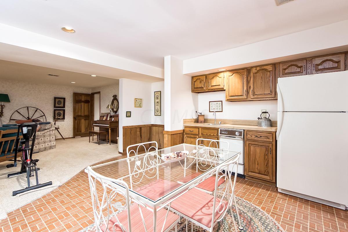 1427 Roxbury Road, Unit E Columbus, OH 43212 - Photo 23 of 41