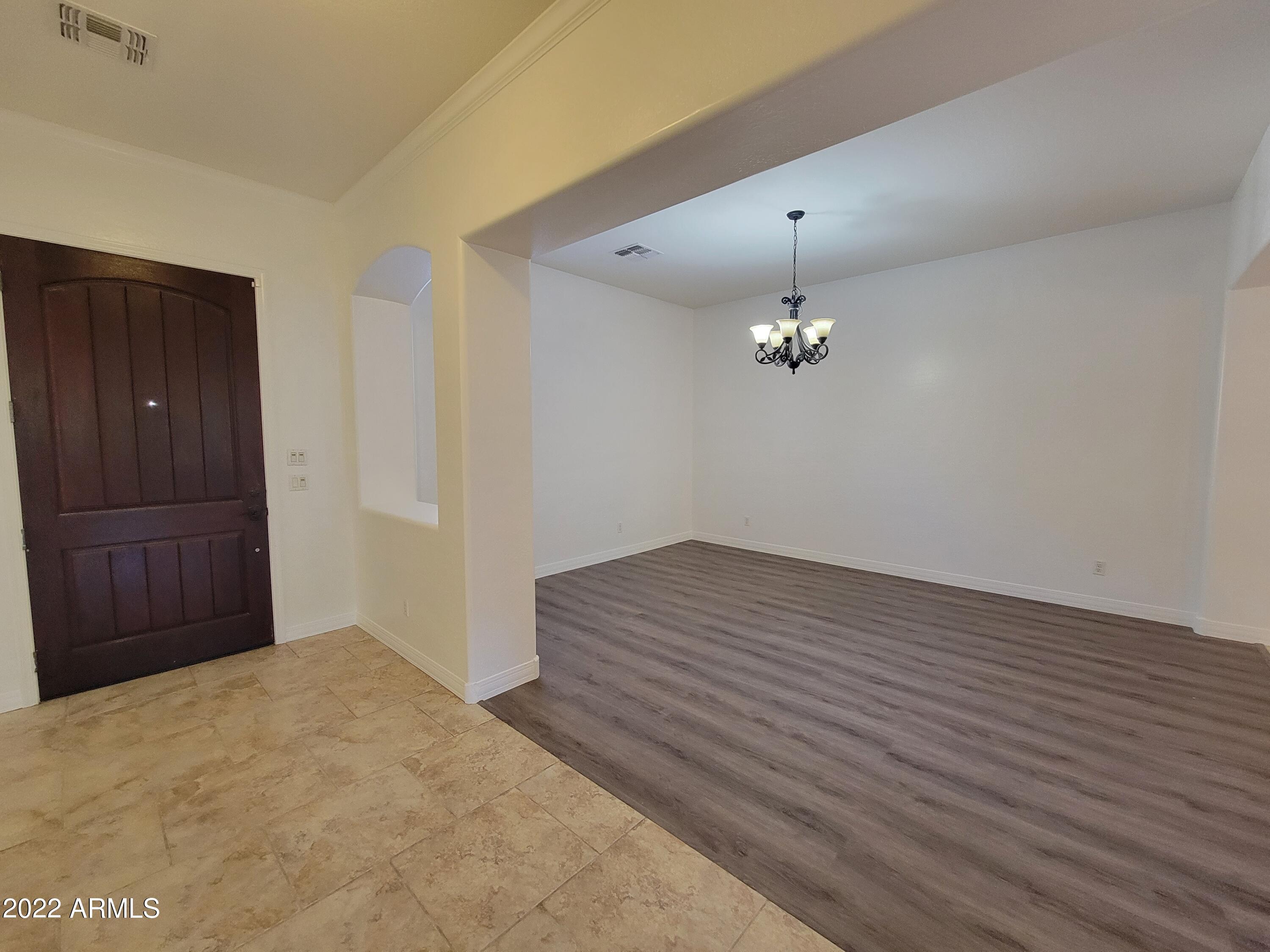 6335 South Roanoke Street Gilbert, AZ 85298 - Photo 5 of 36 a view of a room with a ceiling fan