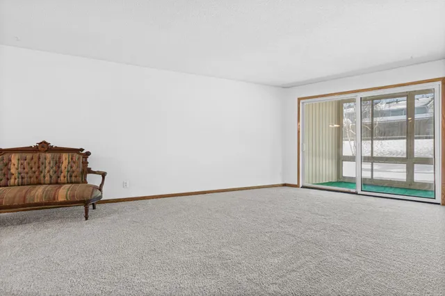 $152,900 | 132 Demont Avenue, Unit 136, Little Canada, MN 55117