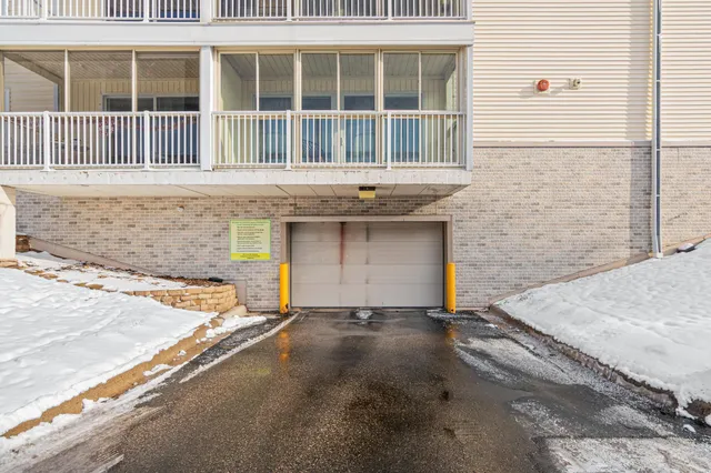 $152,900 | 132 Demont Avenue, Unit 136, Little Canada, MN 55117