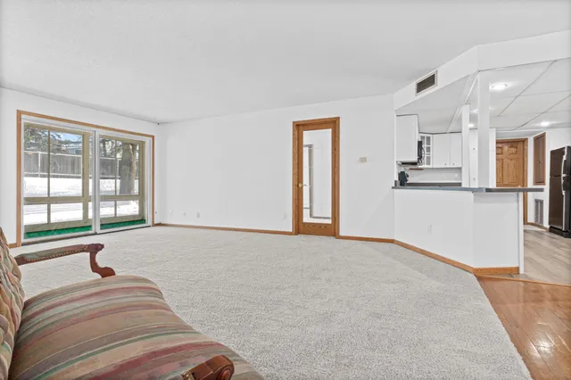 $152,900 | 132 Demont Avenue, Unit 136, Little Canada, MN 55117