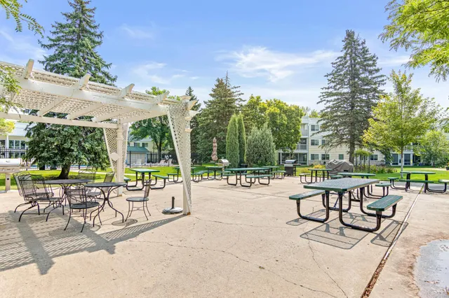 $152,900 | 132 Demont Avenue, Unit 136, Little Canada, MN 55117