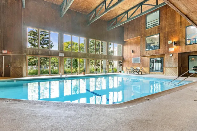 $152,900 | 132 Demont Avenue, Unit 136, Little Canada, MN 55117