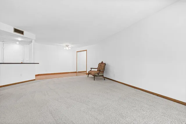 $152,900 | 132 Demont Avenue, Unit 136, Little Canada, MN 55117