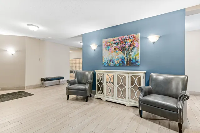 $152,900 | 132 Demont Avenue, Unit 136, Little Canada, MN 55117