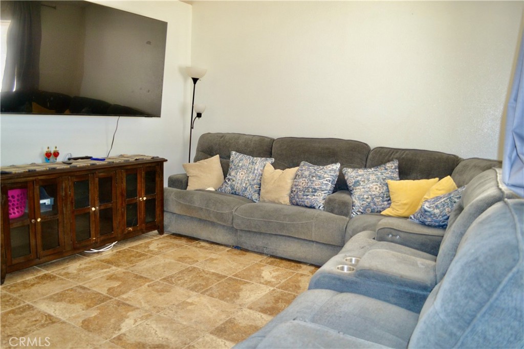 809 South Sunset Street Ridgecrest, CA 93555 - Photo 4 of 12