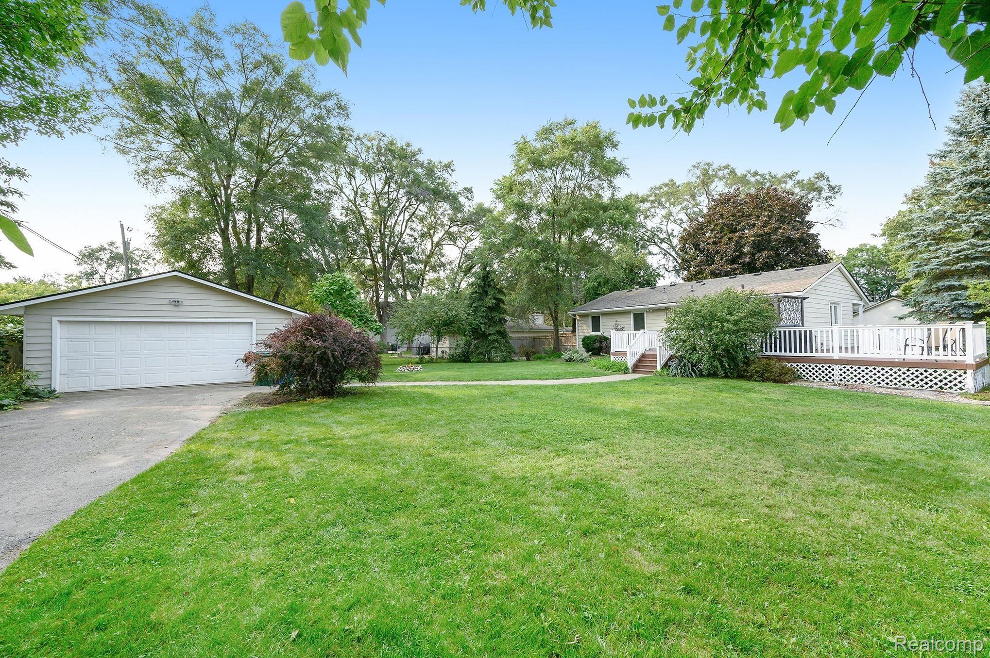 1745 Chateau Road Commerce Township, MI 48382 - Photo 23 of 26 1745 Chateau _42.jpg