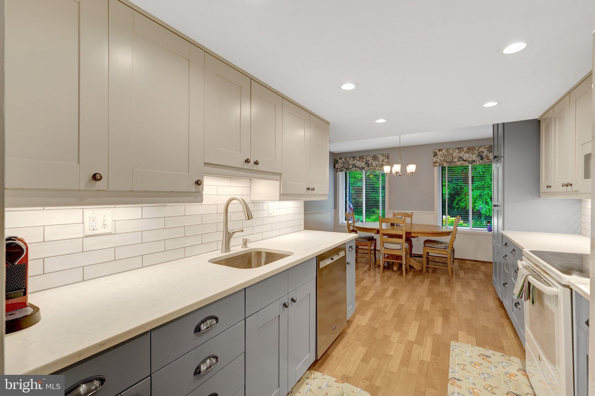 2014 Winged Foot Court Reston, VA 20191 - Photo 3 of 74 Updated kitchen with breakfast room