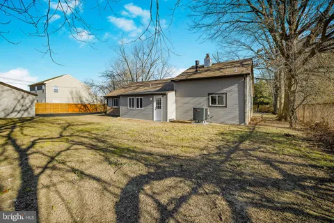 a view of back yard of the house