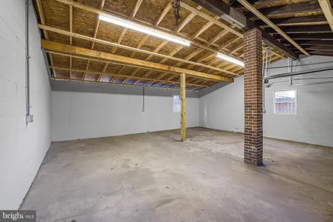 a view of a house with a yard and tree