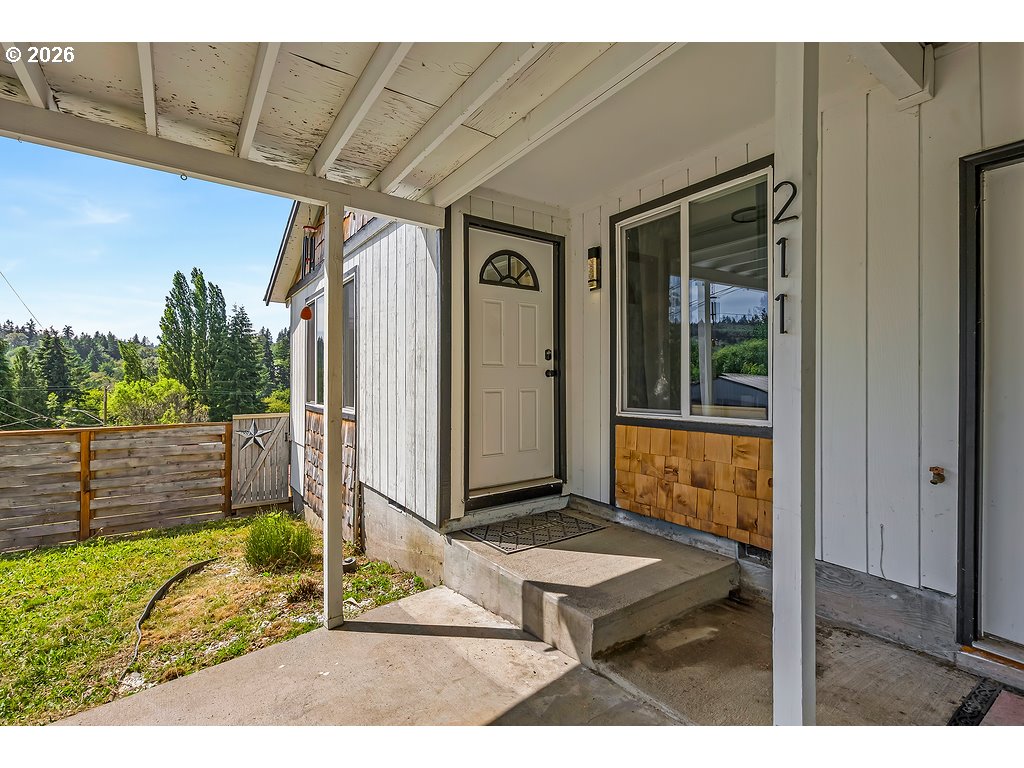 211 Fox Street Rainier, OR 97048 - Photo 4 of 40