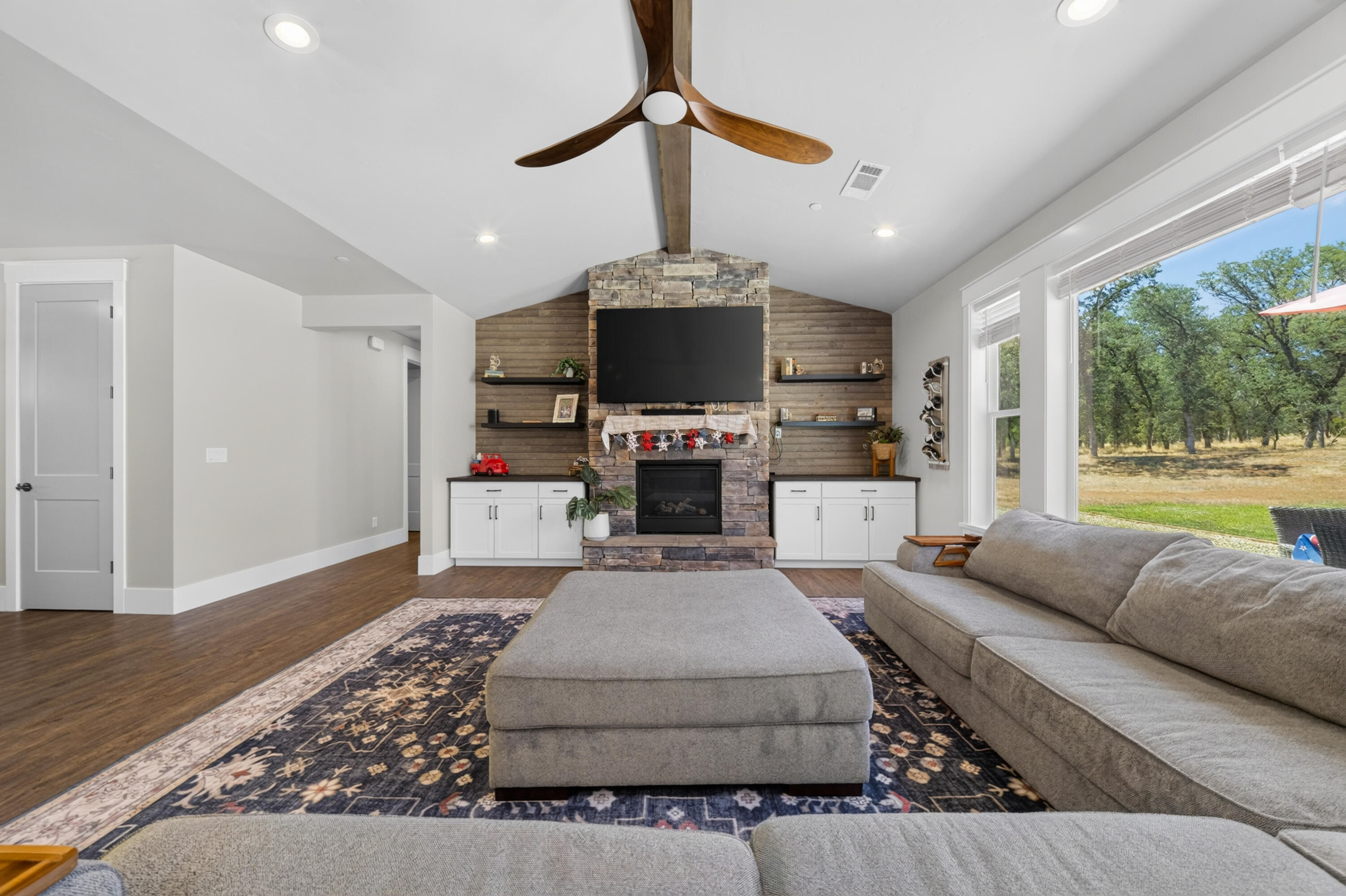 19720 Gas Point Road Cottonwood, CA 96022 - Photo 8 of 50 Living Room
