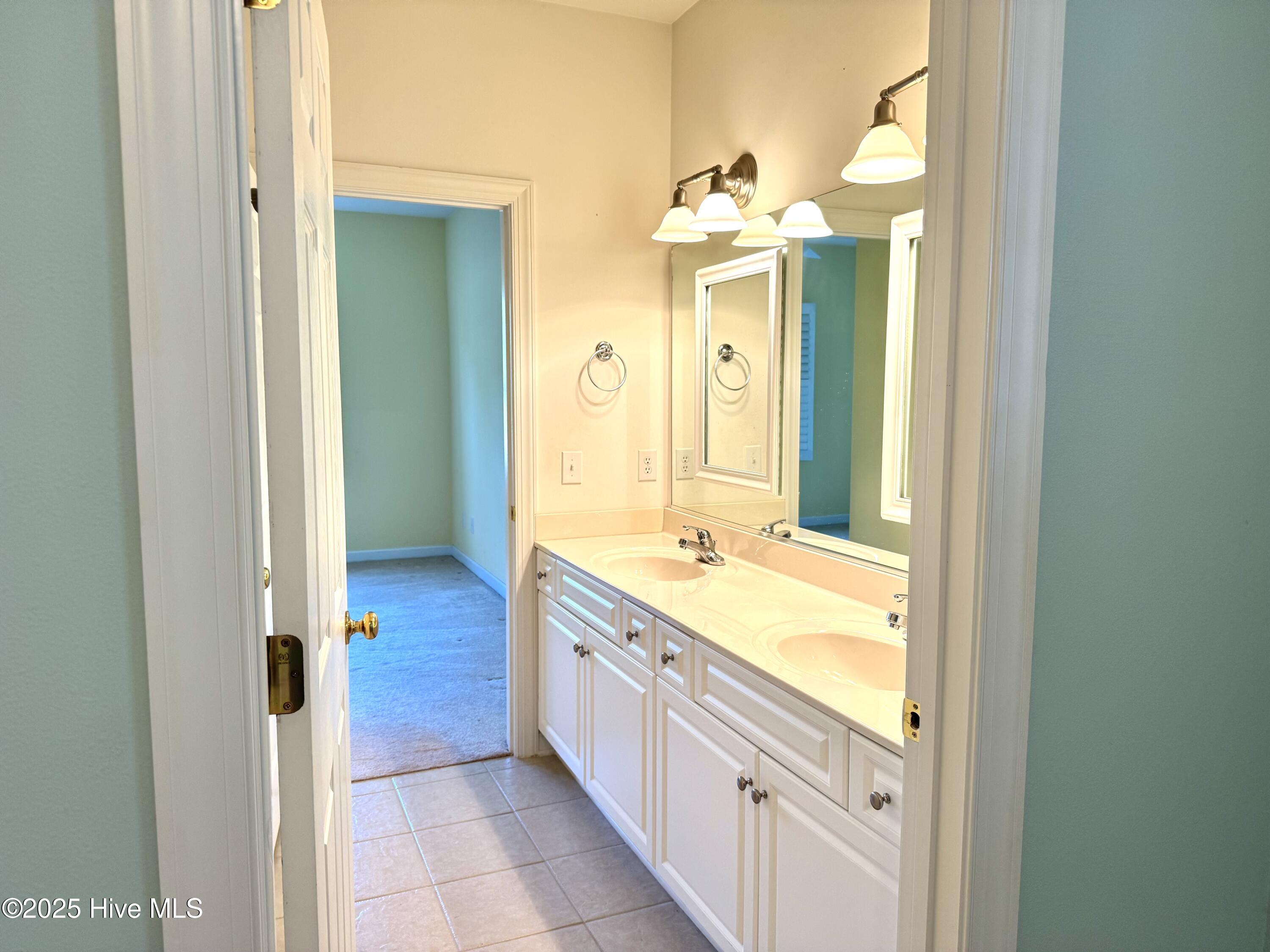 172 Clubhouse Road, Unit 1 Sunset Beach, NC 28468 - Photo 18 of 48 Guest bathroom